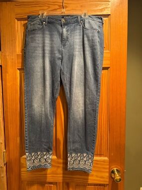 Baccini Embroidered Hem Blue Women's Jeans Size 16